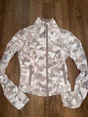 Lululemon Define Cropped Jacket in Thawed Camo Warm Ash Grey Multi